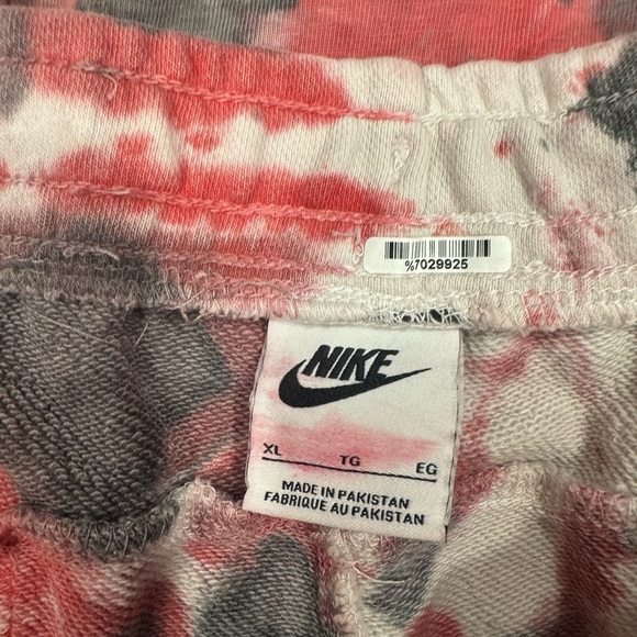 Nike Red and Gray Tie-Dye Shorts & Tee Set XL Shorts & L Tee - Picture 2 of 5